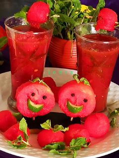 रिफ्रेशिंग वाटरमेलन जूस (Refreshing watermelon juice recipe in hindi) रेसिपी मुख्य फोटो