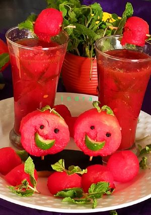 रिफ्रेशिंग वाटरमेलन जूस (Refreshing watermelon juice recipe in hindi) रेसिपी मुख्य फोटो