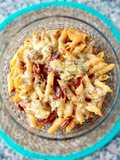 Macarrones al horno con chorizo picante y cheddar