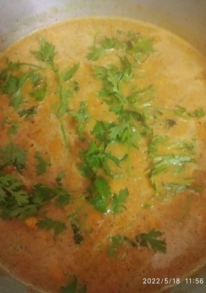 A picture of Coconut milk chicken gravy.