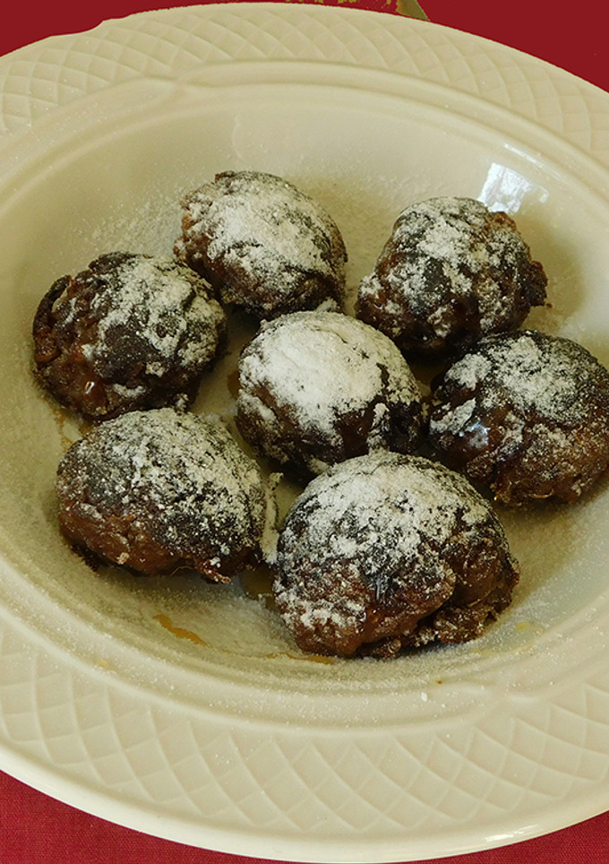 வால்நட் சக்கரை வள்ளிக்கிழங்கு குலாப் ஜாமுன் (Walnut sarkaraivalli kilanku gulabjamun recipe in tamil செய்முறை முக்கிய புகைப்படம்
