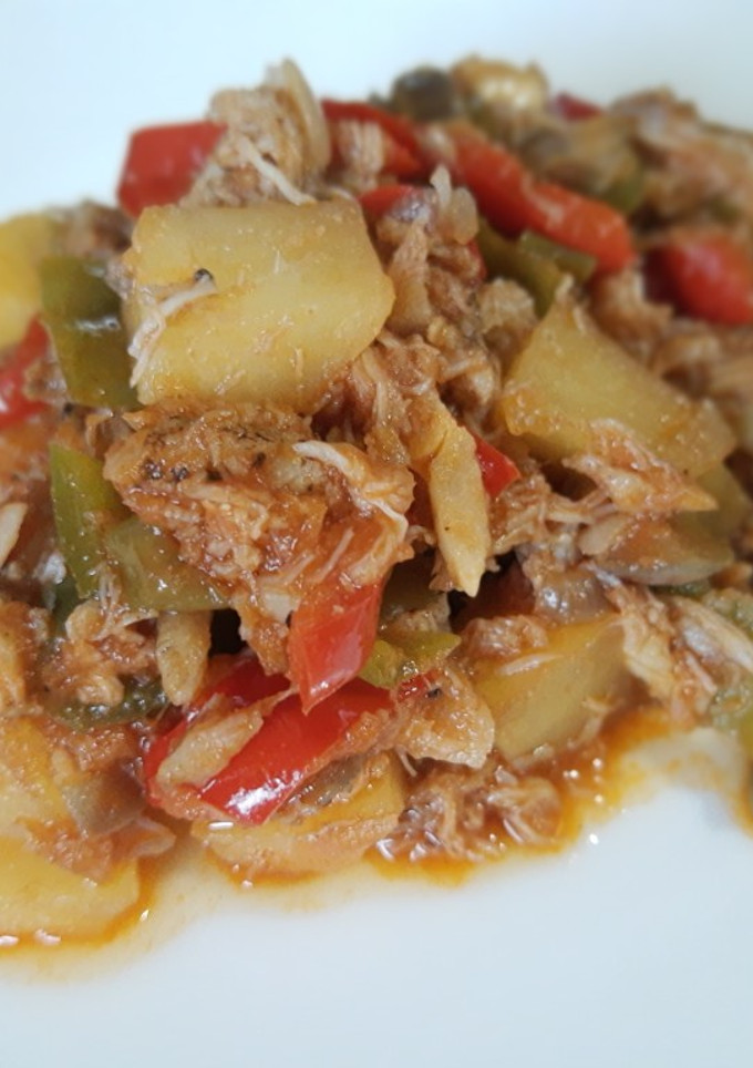 Una foto de Masas de cangrejo en salsa con papas