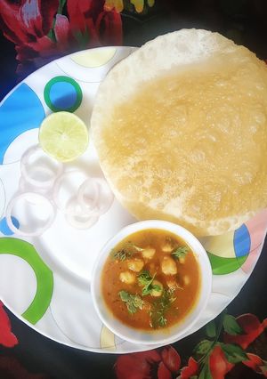 छोले भटूरे (chole bhature recipe in Hindi) रेसिपी मुख्य फोटो