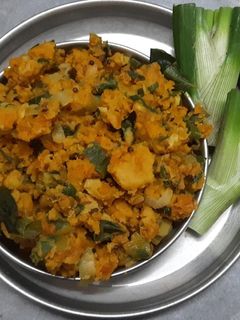 हिरव्या कांद्याचा झुणका (Hirvya Kandyacha Zunka Recipe In Marathi) रेसिपी चे मुख्य फोटो