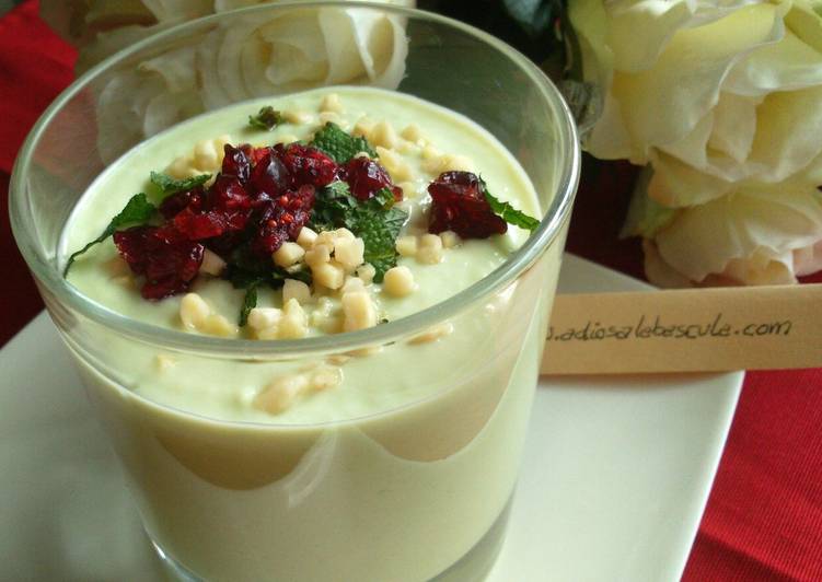 Crema fría de pepino y aguacate