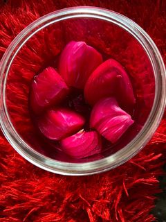 चुकंदर फ़्लेवर सिरके वाली प्याज़ (chukandar flavour sirke wali pyaz recipe in Hindi) रेसिपी मुख्य फोटो