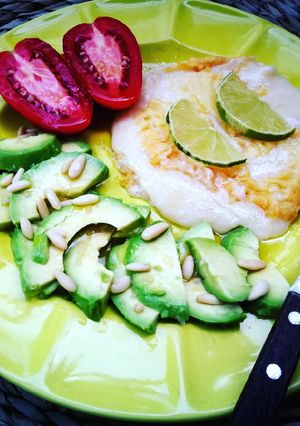 Foto principal de Provolone con aguacate y piñones