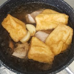 A picture of Pork Ribs Soup with Fermented Turnips.
