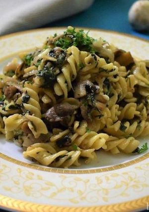 A picture of Mushroom And Spinach Pasta.