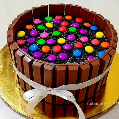 Kit Kat and Peanut M&M Chocolate Birthday Cake | Penny's Food Blog