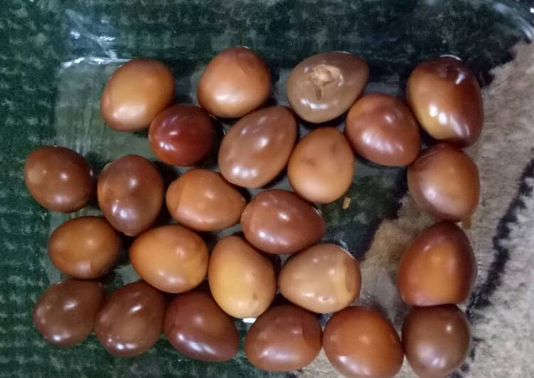 Telur puyuh coklat