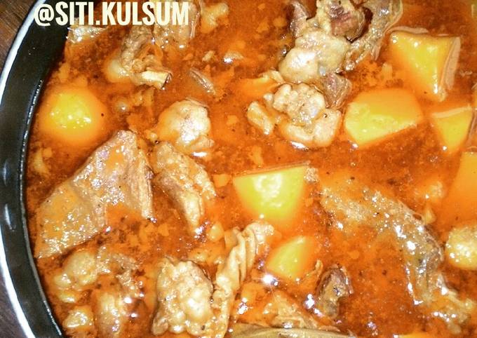 Semur iga sapi dan kentang