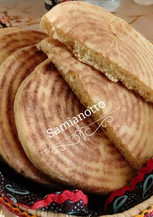 A picture of Matlou3 (Algerian Semolina Bread).