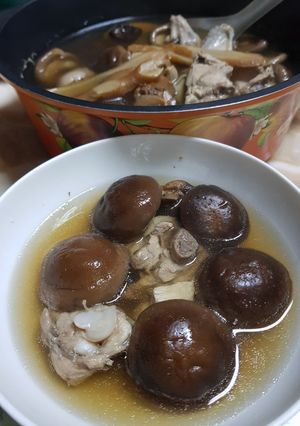 薑味香菇雞湯 的食譜成品照片