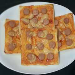 รูปของ Roti Bakar Sosis Keju Quick Melt