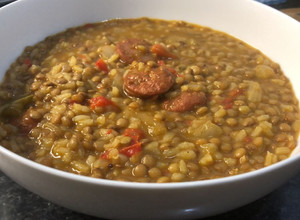 Una foto de Cocido de lentejas con chorizo en Thermomix