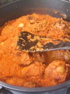 Una foto de Pollo con tomate