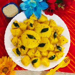 A picture of Idli Dhokla (instant Dhokla in idli stand).