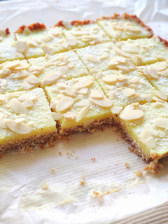Una foto de Cuadrados de limón veganos, sin gluten, sin azúcar refinada ;)