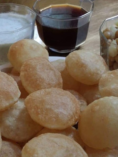 A picture of Gol guppay.