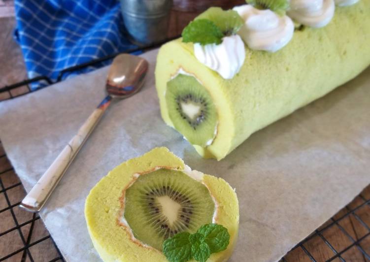 Kiwi SwissRoll Cake