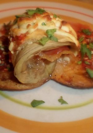 Una foto de Arrollado de berenjena y jamón crudo gratinado