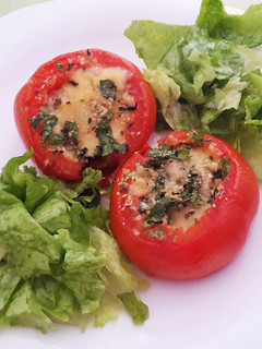 Una foto de Tomates rellenos con queso fontina al horno