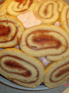 Joghurtos gyümölcsös piskóta recept fotója