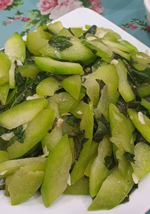 Hình của món Bí xào lá lốt.
