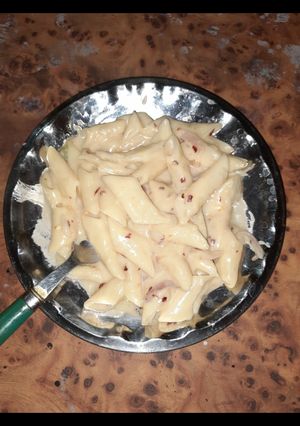 A picture of White sauce cheese pasta.