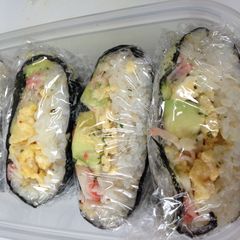 A picture of Onigirazu.