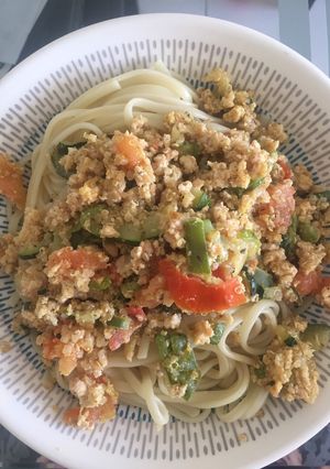 Una foto de Salmón con verduras y quinua