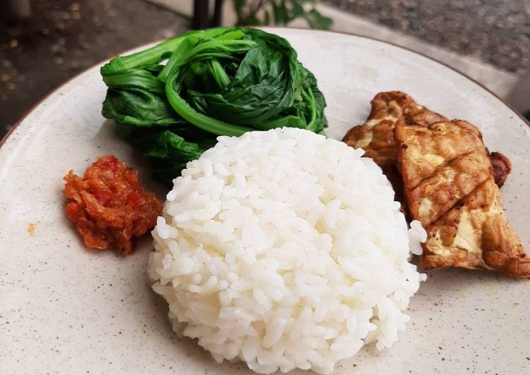 Bagaimana Membuat Kulupan sambel bawang putih yang Lezat Sekali