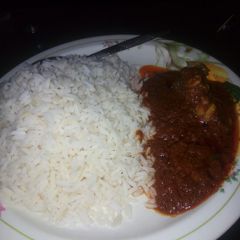 A picture of White Rice and stew.
