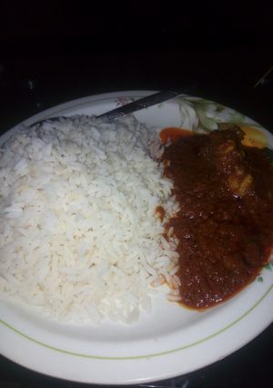 A picture of White Rice and stew.