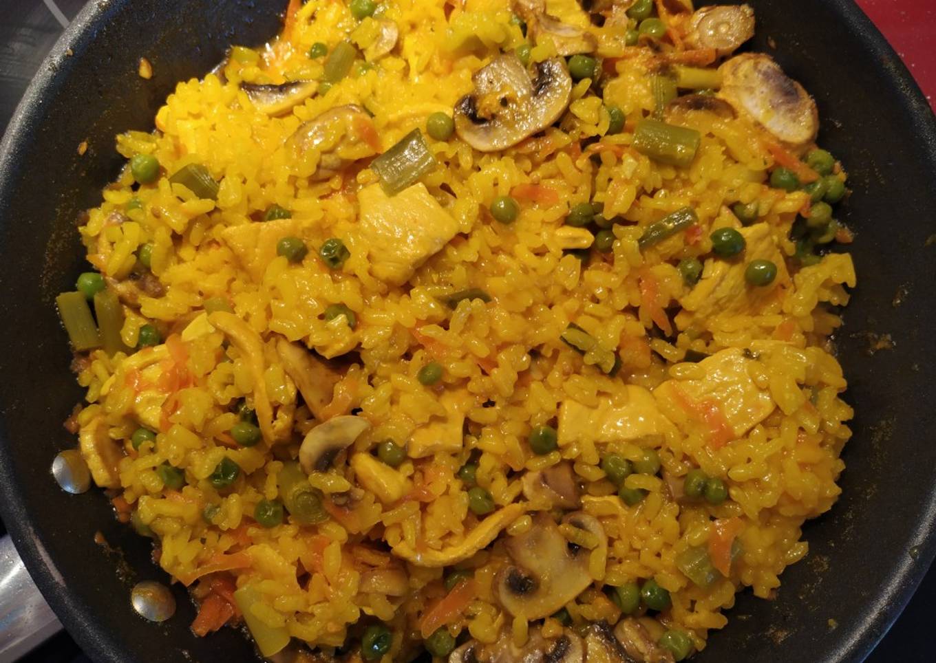 Arroz con pollo y verduras
