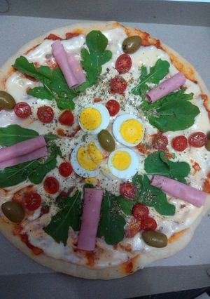 Una foto de Pizza casera primavera