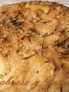 Una foto de Focaccia de romero y aceite de oliva