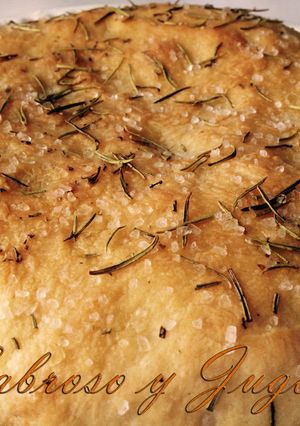 Una foto de Focaccia de romero y aceite de oliva
