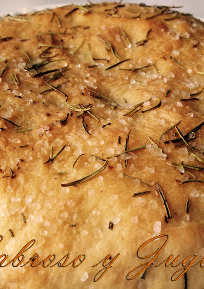 Una foto de Focaccia de romero y aceite de oliva