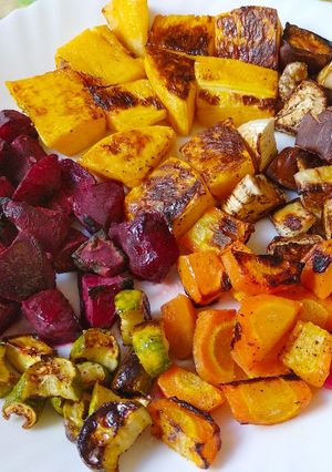 Une photo de Salade des légumes grillés au four (bettrave, carottes...etc.)