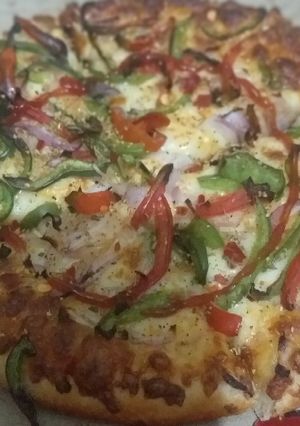 A picture of Onion capsicum pizza.