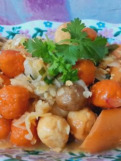 Hình của món Xúc xích viên chiên nước mắm.