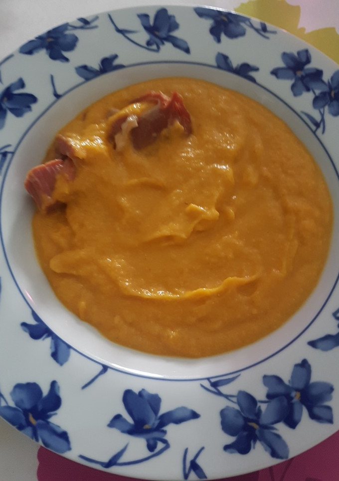 Una foto de Puré o crema de verdura con pollo