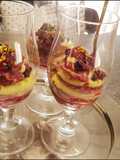 Calici con crema pasticcera e frutti di bosco