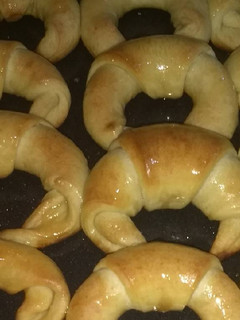 Una foto de Medialunas dulces en panificadora atma