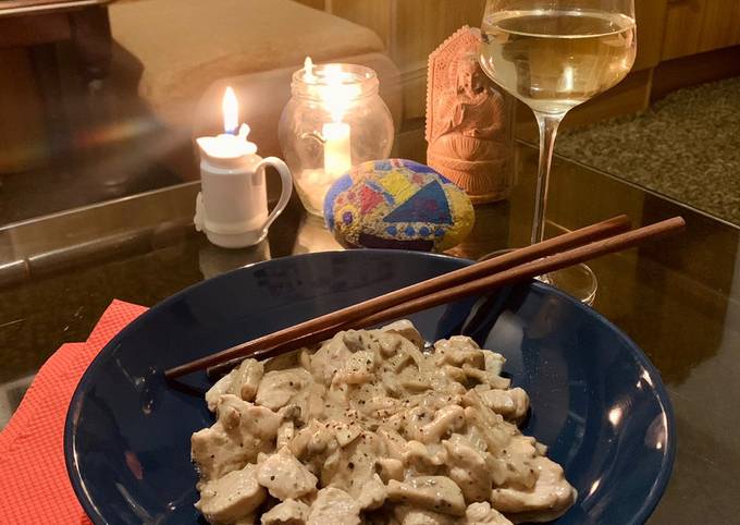 Recipe of Original One-pot Chicken with Mushrooms and White Wine sauce for Dinner Food