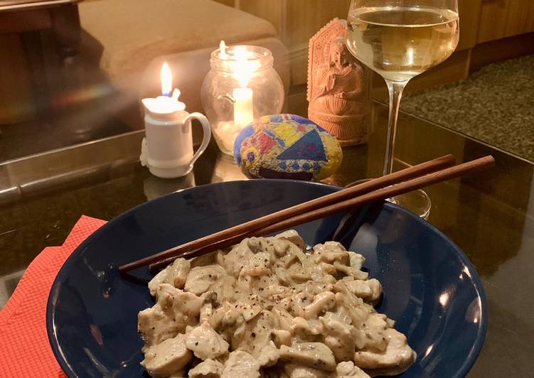 Recipe of Perfect One-pot Chicken with Mushrooms and White Wine sauce