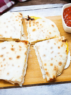 Tojásos quesadilla gluténmentesen recept fotója