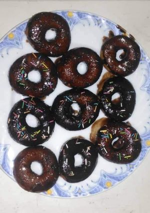 A picture of Chocolate donuts.
